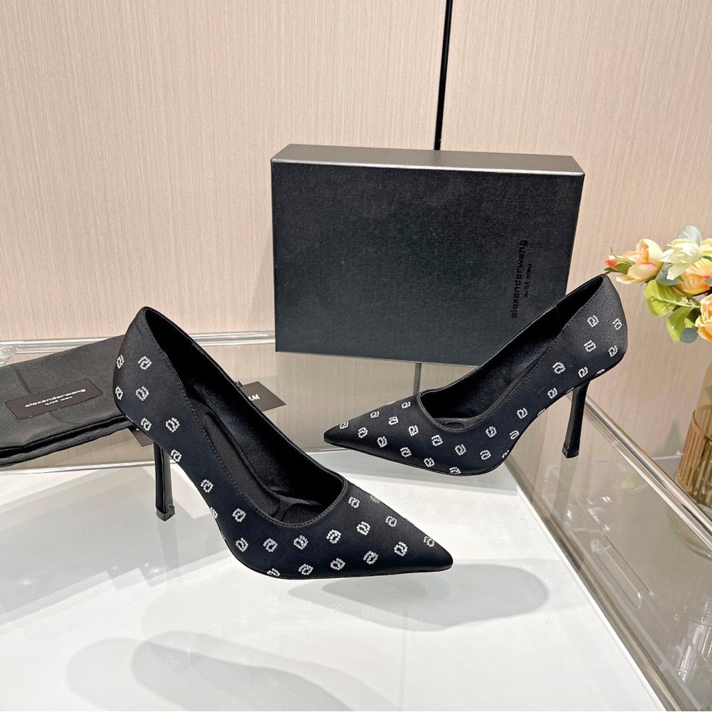 Elegant Black Patterned Heels - image 4